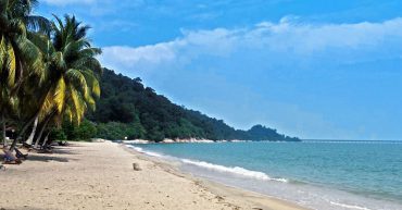 teluk batik chalet depan pantai